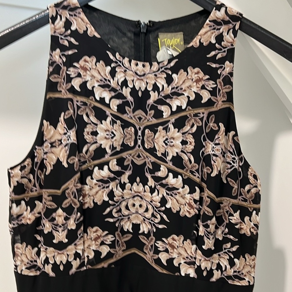 Taylor Dress Size 4 Maxi